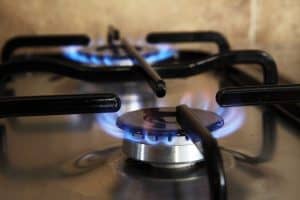 Plaque de cuisson à gaz : pourquoi la choisir pour la maison ? : Femme  Actuelle Le MAG